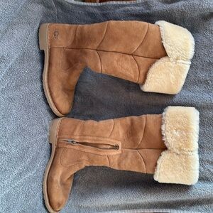 Ugg size 6.5 boots.